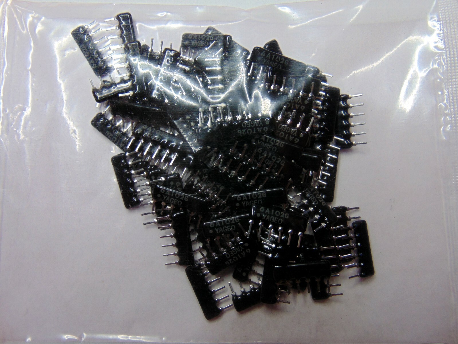 1000 Stück YAGEO 6A102G0 5 x 1 KΩ +/2 Widerstands Netzwerk Resistor