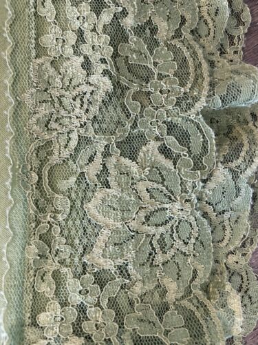Vintage Oval Tablecloth Easter Spring Green Lace Trim 80"x52" - Picture 4 of 5