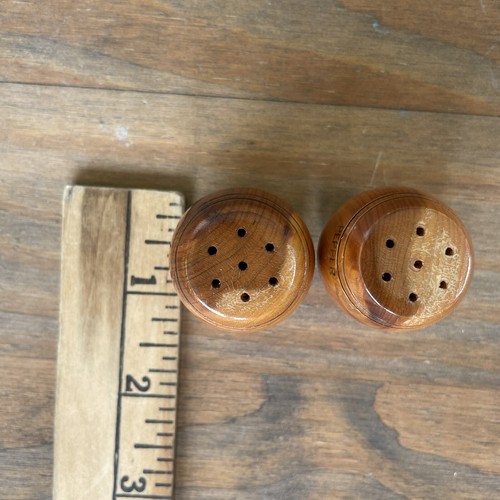 Salt Pepper Shaker Miniature Wood Barrels Kegs With Stoppers Super Cute - Picture 8 of 8