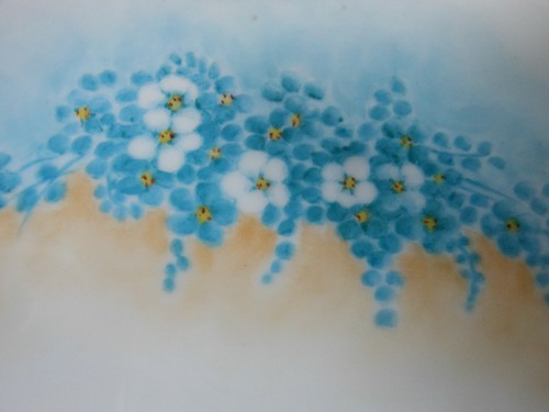 BEAUTIFULLY HANDPAINTED PORCELAIN PLATE WITH BLUE AND WHITE FLOWERS, GERMANY - Picture 4 of 11