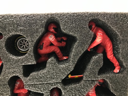 AMERICAN DIORAMA 76550 F1 PIT STOP CREW FIGURES SET 1 -FERRARI 1:18- GOOD IN BOX - Imagen 2 de 9