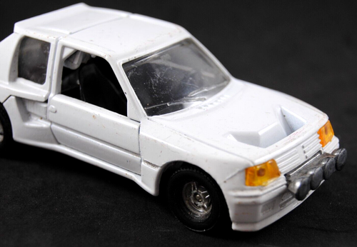 1:36 CORGI 399 PEUGEOT 205 TURBO 16 White RALLY RACING Car Made in Gt. Britain - Picture 5 of 13