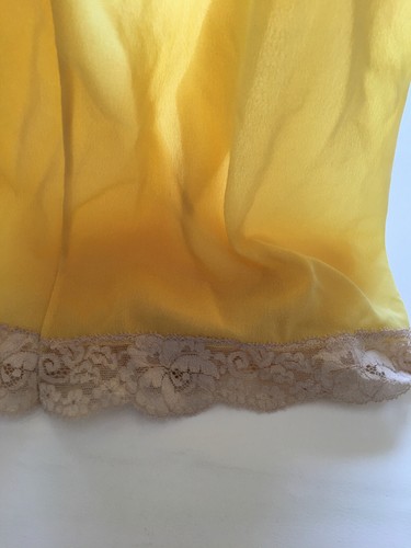 S/XS Vintage Short Half Slip Nylon Skirt Lace Trim 26" 28" Rich Yellow - Picture 6 of 6