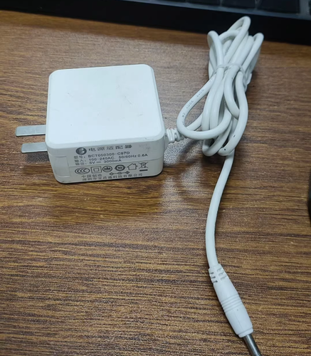 BCT050300-C97D 5V 3A 3.5*1.35 Charger Transformer - 第 1/2 張圖片