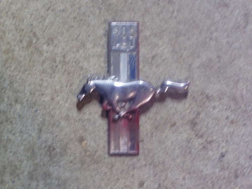   Mustang 289 Pony Emblem - Left Side-1968-OEM - Bild 3 von 3