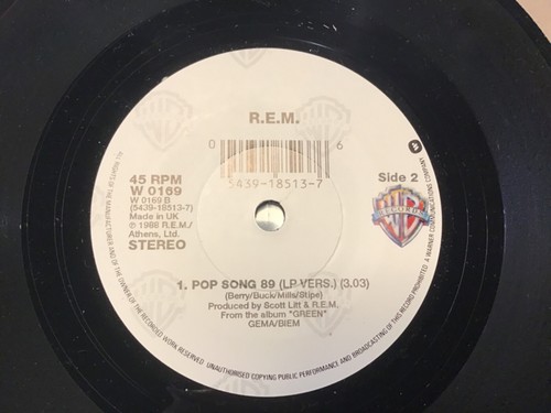 R.E.M. EVERYBODY HURTS ( EDIT ) / POP SONG 89  . 1993 .  MINT VINYL  unused - Picture 4 of 4