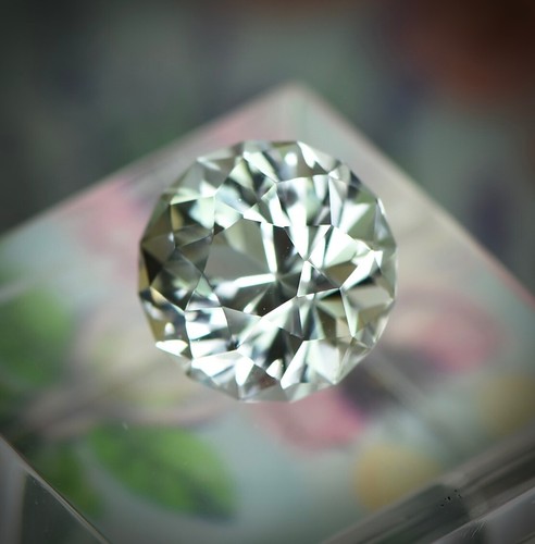 stunning precision cut australian topaz round 7.8ct - Picture 2 of 4