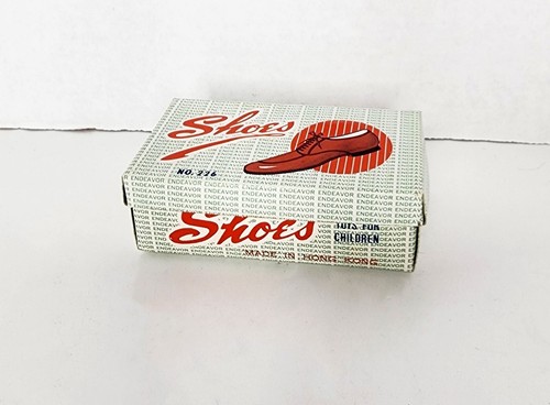 Vintage Miniature Set of Plastic Shoes & Box, SK # 226, Cake Topper - Picture 3 of 8