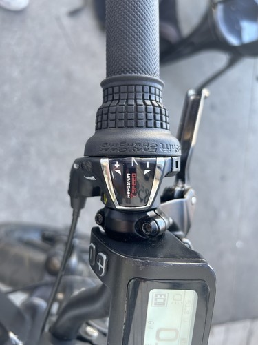 Juiced Bikes “City Scrambler” 20 MPH Fat Tire E-Bike Black - Picture 3 of 12
