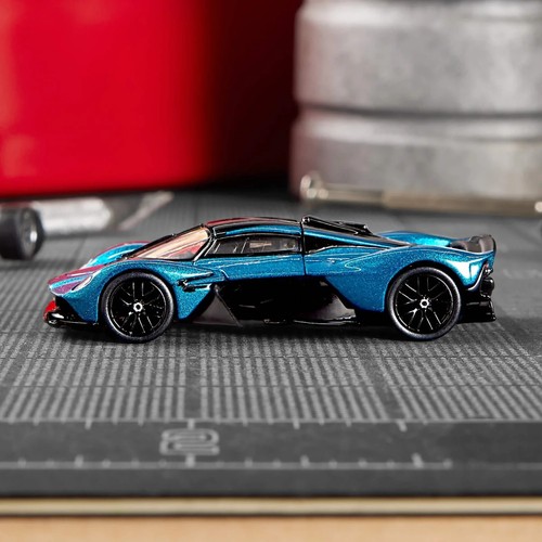 Puertas Hot Wheels Elite 64 Aston Martin Valkyrie 1:64 verde azulado ZAMAC Real Riders - Imagen 7 de 11