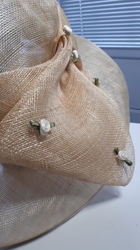 Sombrero Laura Ashley Verano Paja 100% Abaca Beige con Detalle Floral - Imagen 3 de 5