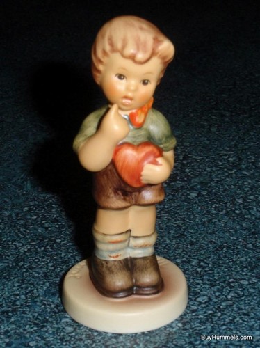 "Sei mein" Goebel Hummel Figur #2050/B Junge mit Herz - 1. Ausgabe - süßes Geschenk! - Bild 2 von 7
