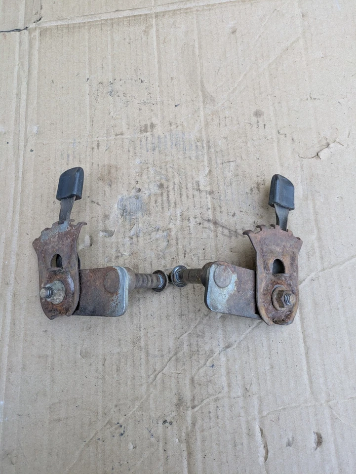 Передние левый и правый регуляторы высоты Troy Bilt 11A-542Q711 687-02075/687-02074 - Изображение 3 из 4