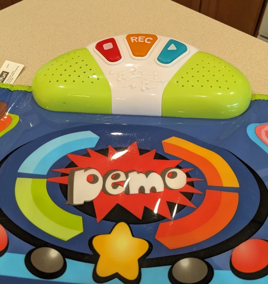 ¡Divertida alfombrilla de piano junior paso a juego a batería con luces intermitentes! Foto 2 de 3