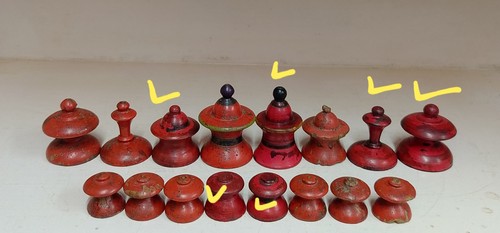 Vintage Indian Cloth base Game Chess with 32 piece Wooden Dices Collectible. - Picture 14 of 24