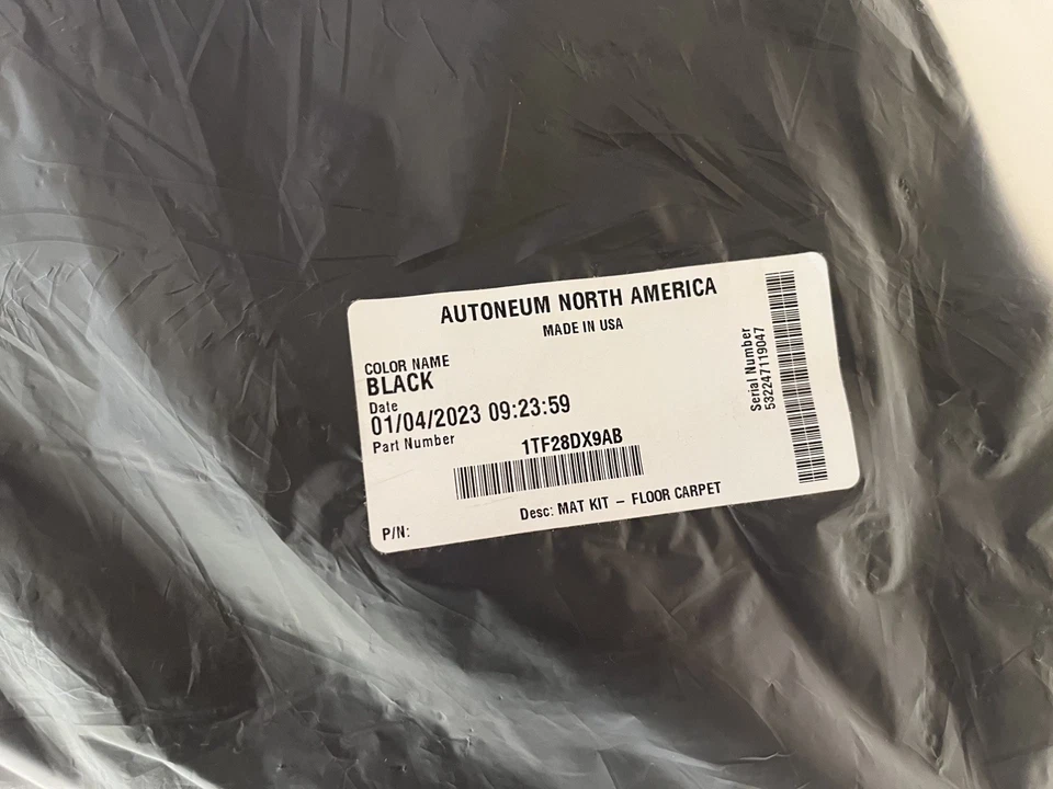 Alfombrilla trasera negra genuina Mopar 2011-2023 Dodge Durango 1TF28DX9AB Foto 3 de 3