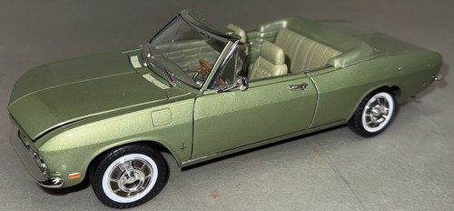 Yat Ming Road Signature Series 1969 Corvair Monza Cabrio in grün