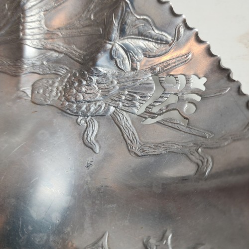 Vintage 50s Aluminum Serving Tray with Handles & Two Small Decorative Baskets - Picture 6 of 12