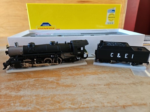 HO Athearn Genesis G9021 USRA 2-8-2 CHICAGO & EAST ILLINOIS C&EI nuovo con scatola - Foto 2 di 12