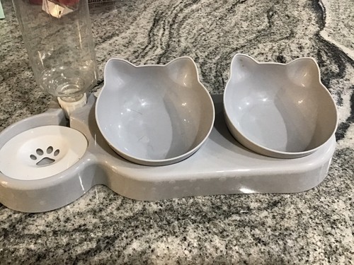 Elevated Cat Food Bowls with Water Bottle ..Gray/White… 0152 - Picture 3 of 3
