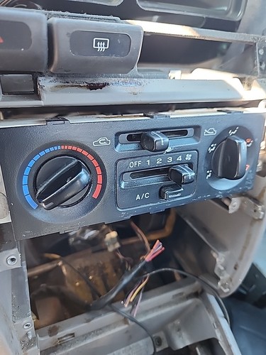 Subaru Forester 1998-2002 Climate Temperature Control - Picture 2 of 3