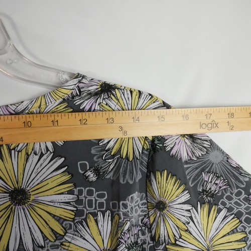 Premier By Healing Hands Womens Size M Floral Gray Scrub Top Pullover - Picture 7 of 11