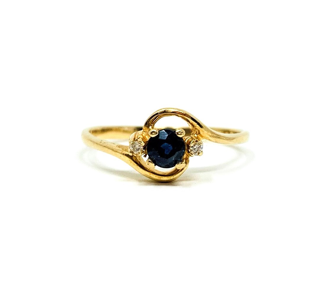 14k Yellow gold bluee Sapphire and Diamonds Ring Size 6 14k Yellow gold bluee Sapphire and Diamonds Ring Size 6