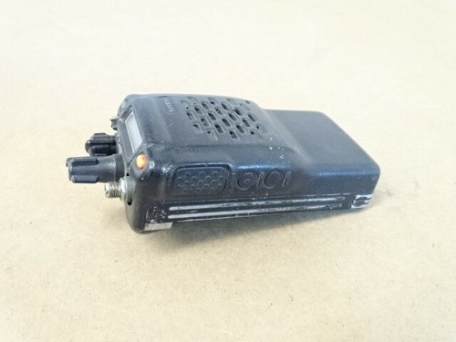 Vertex Standard VX-800U UHF Portable Two Way Radio - Picture 5 of 7