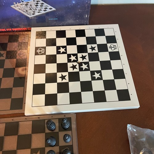 Juego de ajedrez espacial con piezas e instrucciones de tablero 4D - Imagen 3 de 5