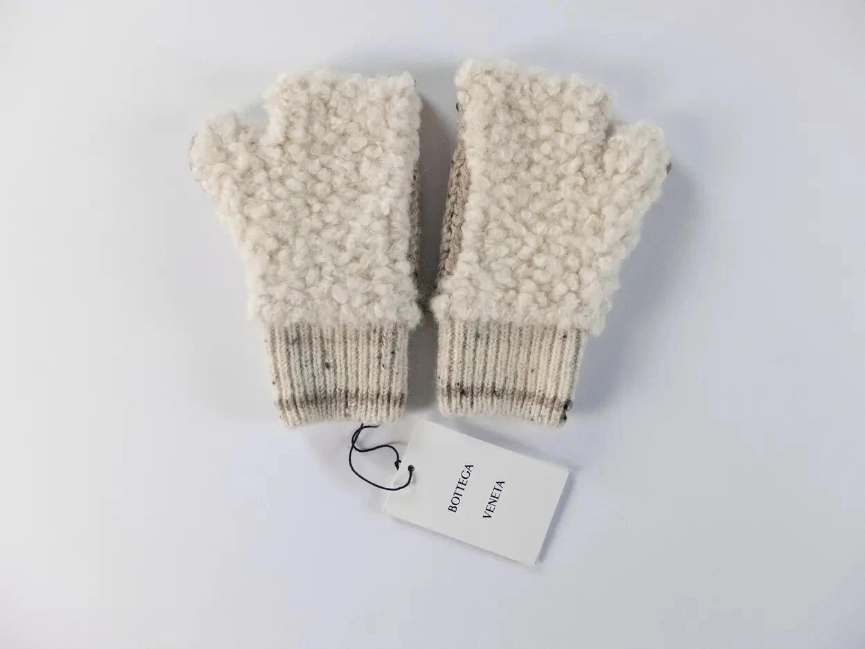 (NO CUSTOMS TAX) BOTTEGA VENETA beige cream Shearling & wool mitten gloves Small