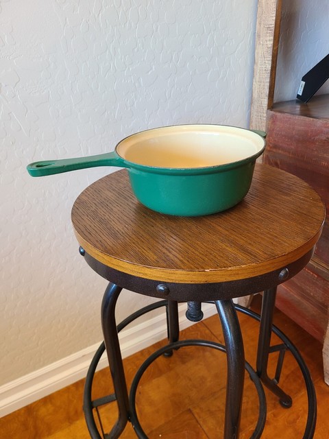 Vintage Le Creuset 22 France Pot Green Enamel Saucepan 8.5” Cast Iron Handle. Vintage Le Creuset 22 France Pot Green Enamel Saucepan 8.5” Cast Iron Handle.