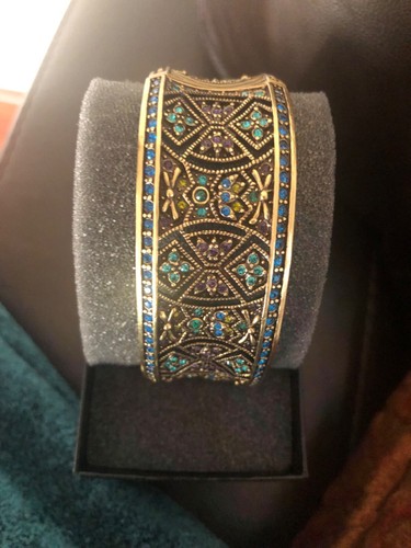 HEIDI DAUS Blue Crystal Wide Byzantine Beauty Pierced Bronze Bangle M/L NIB! - Picture 4 of 5
