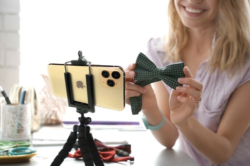 DaVoice Phone Tripod Mount Holder Adapter for iPhone 12, 12 Pro Max, 11 Pro Max - Picture 4 of 9