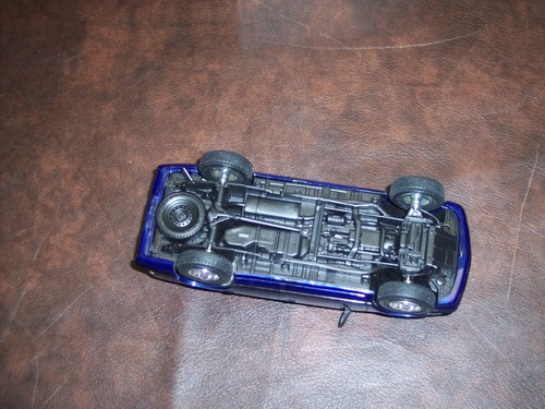 AMT - ERTL - 7031EO -1/25 - 1995 CHEVROLET BLAZER - RADAR BLUE - ADULT DISPALYED - Picture 7 of 14