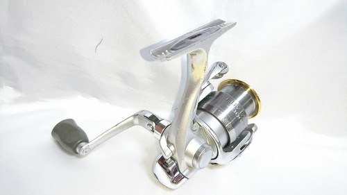 Carrete giratorio Daiwa 04 Luvias 2000 ABS usado modelo clásico de Japón - Imagen 2 de 3