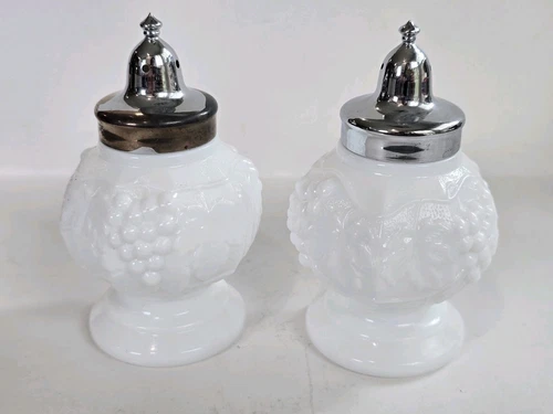 Vtg Salt & Pepper Shakers Imperial White Milk Glass Grapes And Leaves