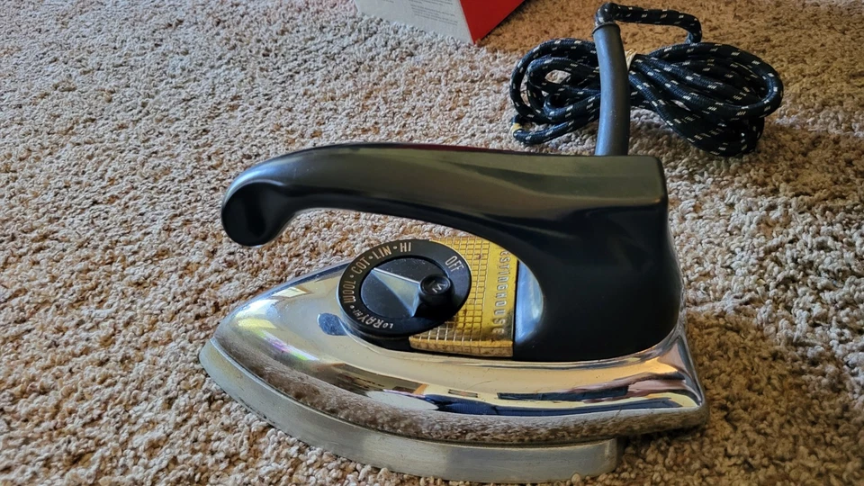 复古 Westinghouse Adjust-O-Matic "The Iron That Clicks" 型号 ID 513 — 第 2/4 张图片