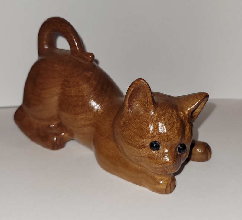 Hand Carved Myrtle wood cat, Coos Bay Oregon