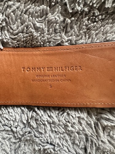Tommy Hilfiger cintura in vita larga con fibbia a D in pelle di roccia nera e bordo scamosciato S - Foto 9 di 17
