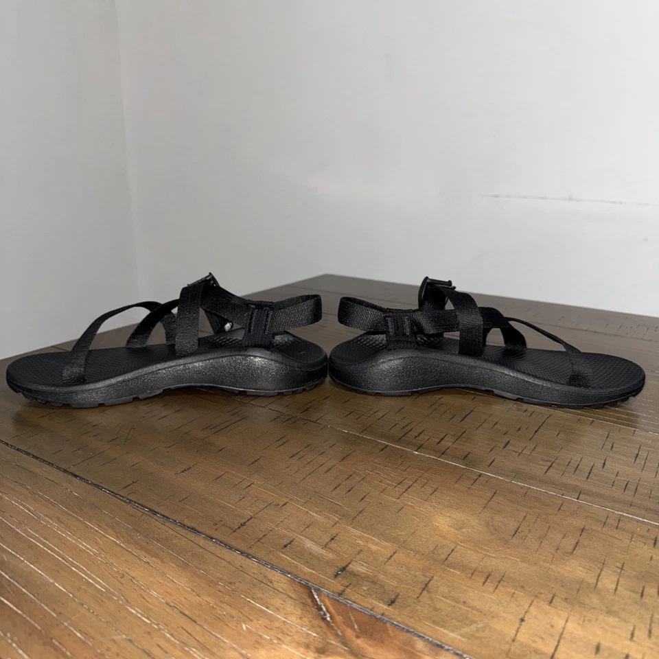 Sandalias negras con suela Chaco Vibram 9 M para mujer cuña sin cordones Foto 3 de 4
