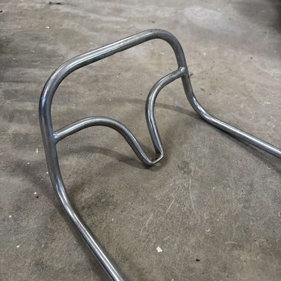 Riel de mano/agarre Triumph 82-5424 vintage compatible con 650 gemelos 1963-65 Foto 3 de 4