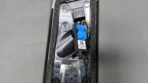 Tesla Model  3 Right Side  B Pillar Fastener Cover 1100441-00-E OEM - Bild 17 von 23