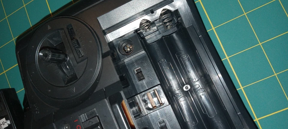 FUTABA T2DR 27MHZ 2CH TRANSMITTER AND R132JE 27 AM RECEIVER #07 RX, TX. TESTED - Image 4 of 4