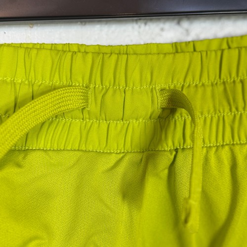 Paquete Conjunto de 2 Nike Niños Ropa Activa/Salón Pantalones Cortos Verde Grande $62 - Imagen 11 de 12