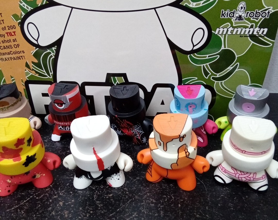 kidrobot「スモーキンラビット・ミニシリーズ3」 キッドロボット コジック ミニスモーキンラビット キング