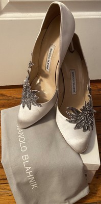 manolo blahnik swan