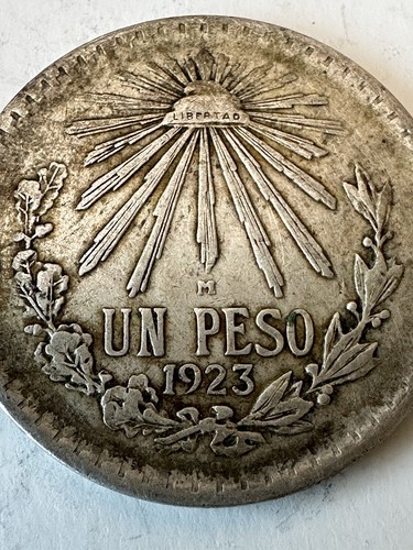 MEXICO 1923 UN PESO 720 SILVER - Brilliant Uncirculated. Cap & Rays. Free ship