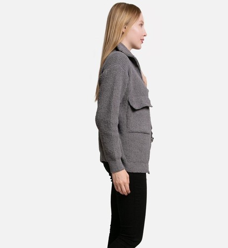 ComfyLuxe Solid Color Ribbed Zipped Sweater - Picture 4 of 5