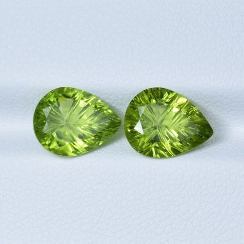 5.24 Cts Ultra Best Luster "Parrot Green" Natural Peridot Flower - Pear Pair !!! - Picture 1 of 2