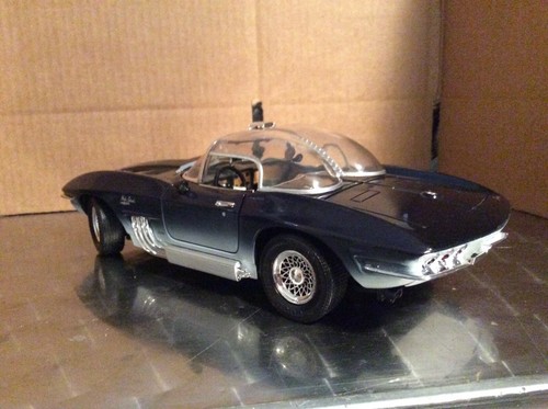 CORVETTE MAKO SHARK BY MOTORMAX  1/18 Chevy dark blue loose display piece  - Picture 3 of 6